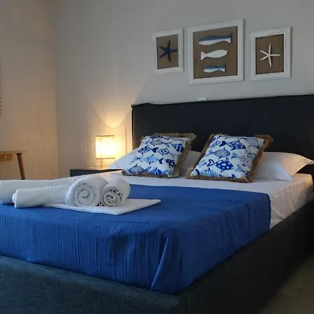 So Minimal Apartment Tolo