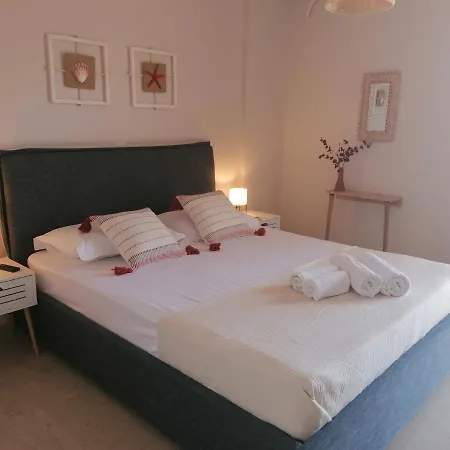 So Minimal Apartment Tolo